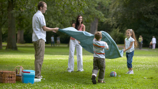 Family Picnic Photo Credit Thinkstock